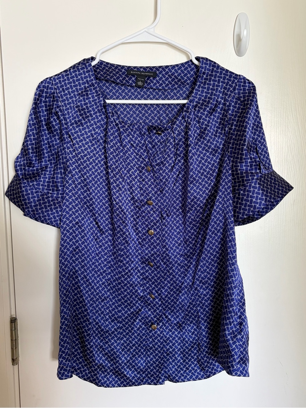 Banana Republic 100% silk short sleeve shirt